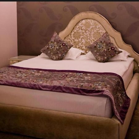 Hotel Rais Târgu Jiu Buitenkant foto