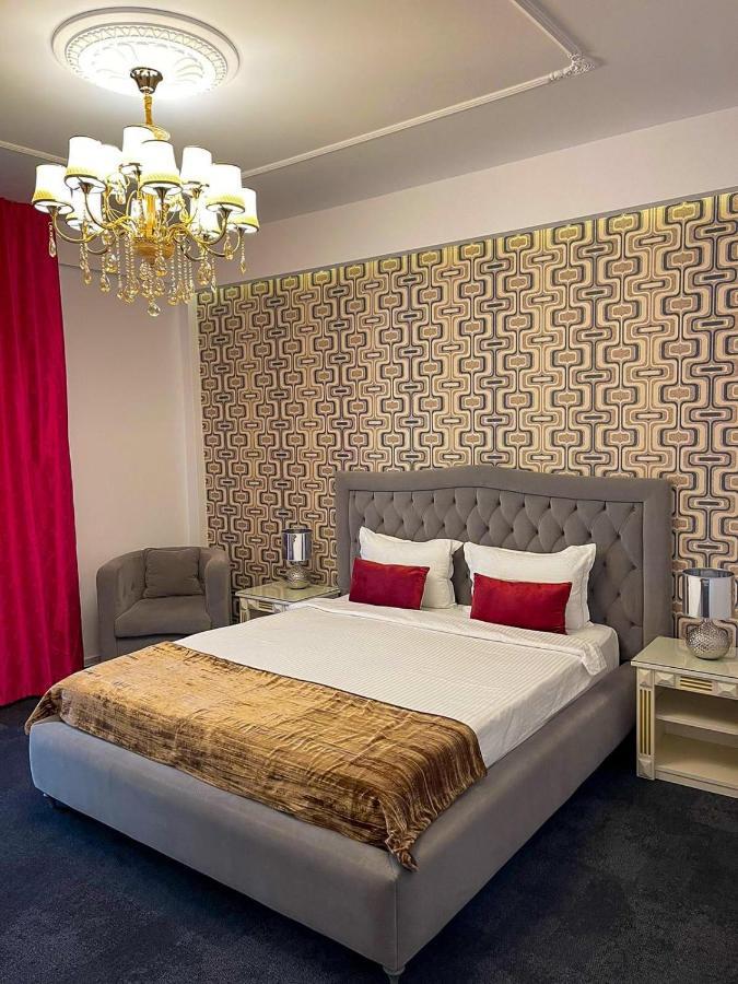 Hotel Rais Târgu Jiu Buitenkant foto