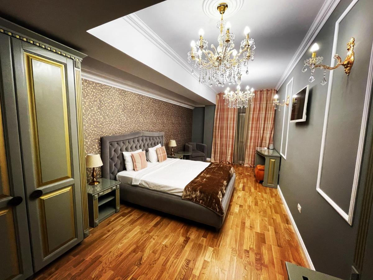 Hotel Rais Târgu Jiu Buitenkant foto