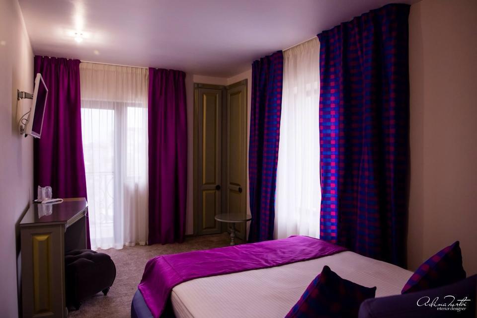 Hotel Rais Târgu Jiu Buitenkant foto