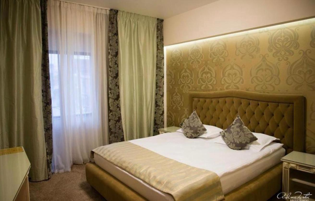 Hotel Rais Târgu Jiu Buitenkant foto