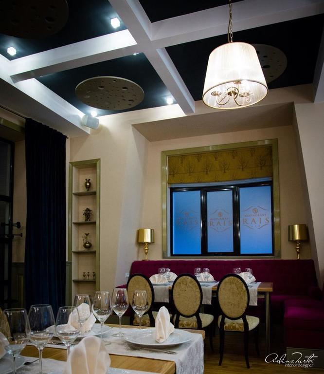Hotel Rais Târgu Jiu Buitenkant foto