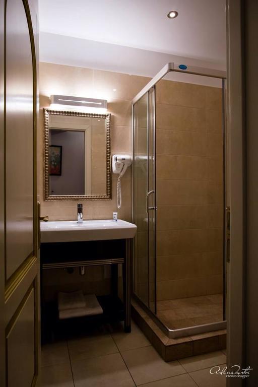 Hotel Rais Târgu Jiu Buitenkant foto