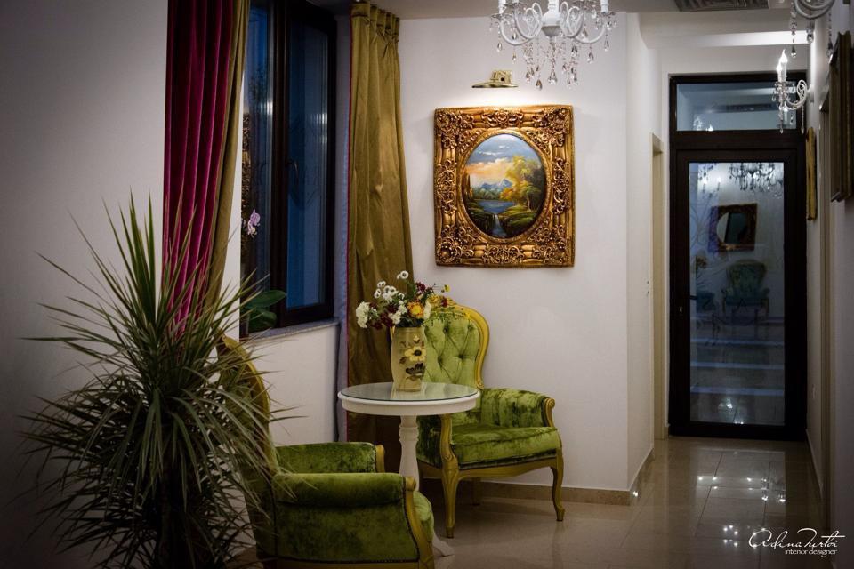 Hotel Rais Târgu Jiu Buitenkant foto