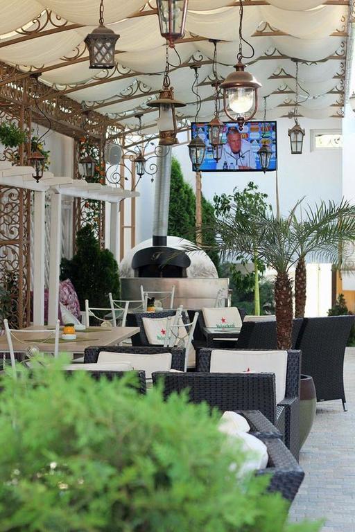 Hotel Rais Târgu Jiu Buitenkant foto